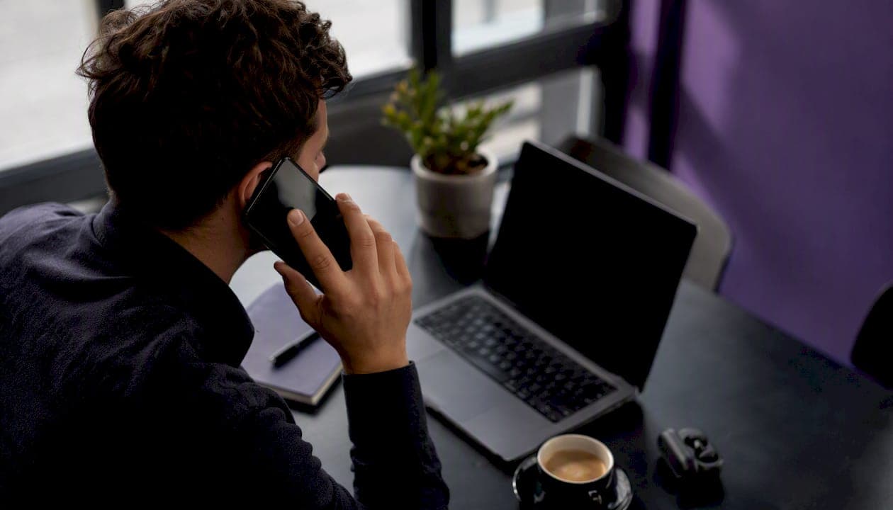 Cold Calling Decision Makers: A Playbook for Sales Pros